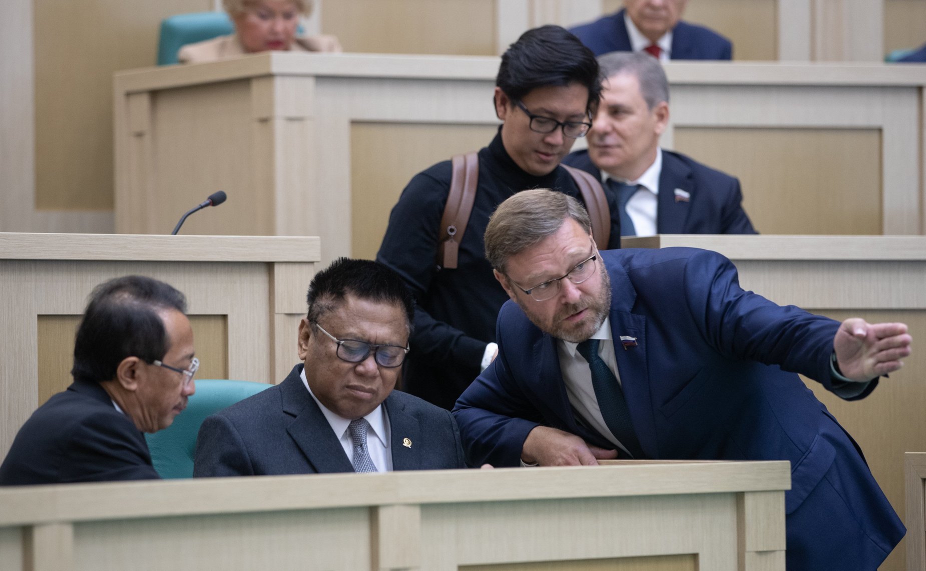 Председатель Совета представителей регионов Народного консультативного конгресса Индонезии Усман Сапта