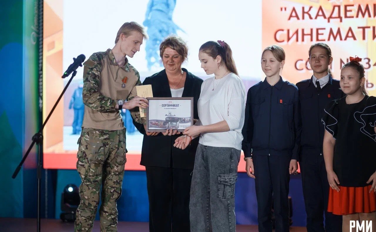 Андрей Епишин вручил награды победителям VII Межрегионального фестиваля детско-юношеского кино «Мы нашей памяти верны»