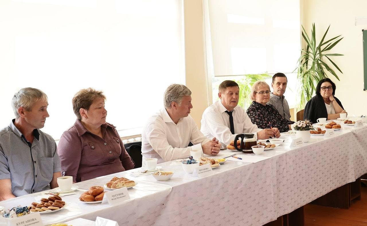 Встреча Айрата Гибатдинова и губернатора Ульяновской области Алексея Русских с семьями погибших защитников Отечества и с волонтерами