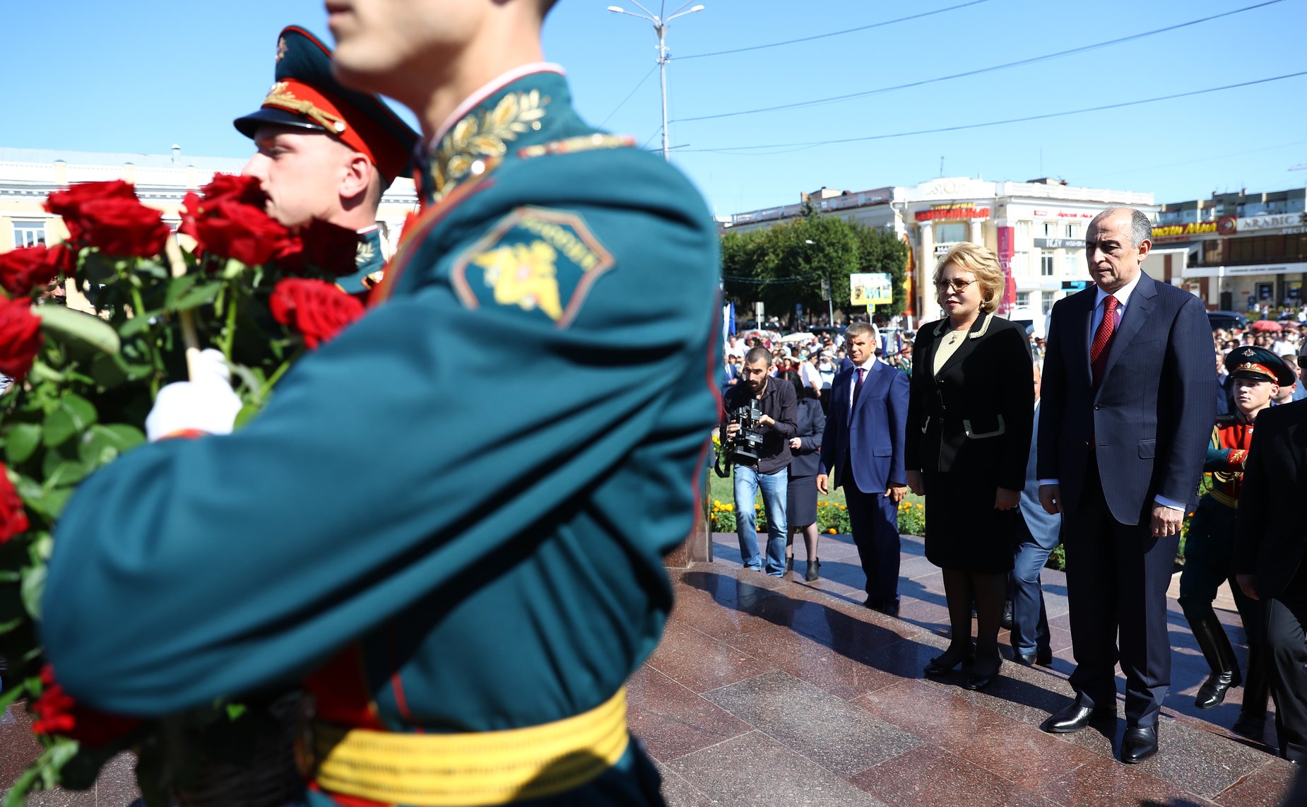 Возложение цветов к памятнику «Навеки с Россией»