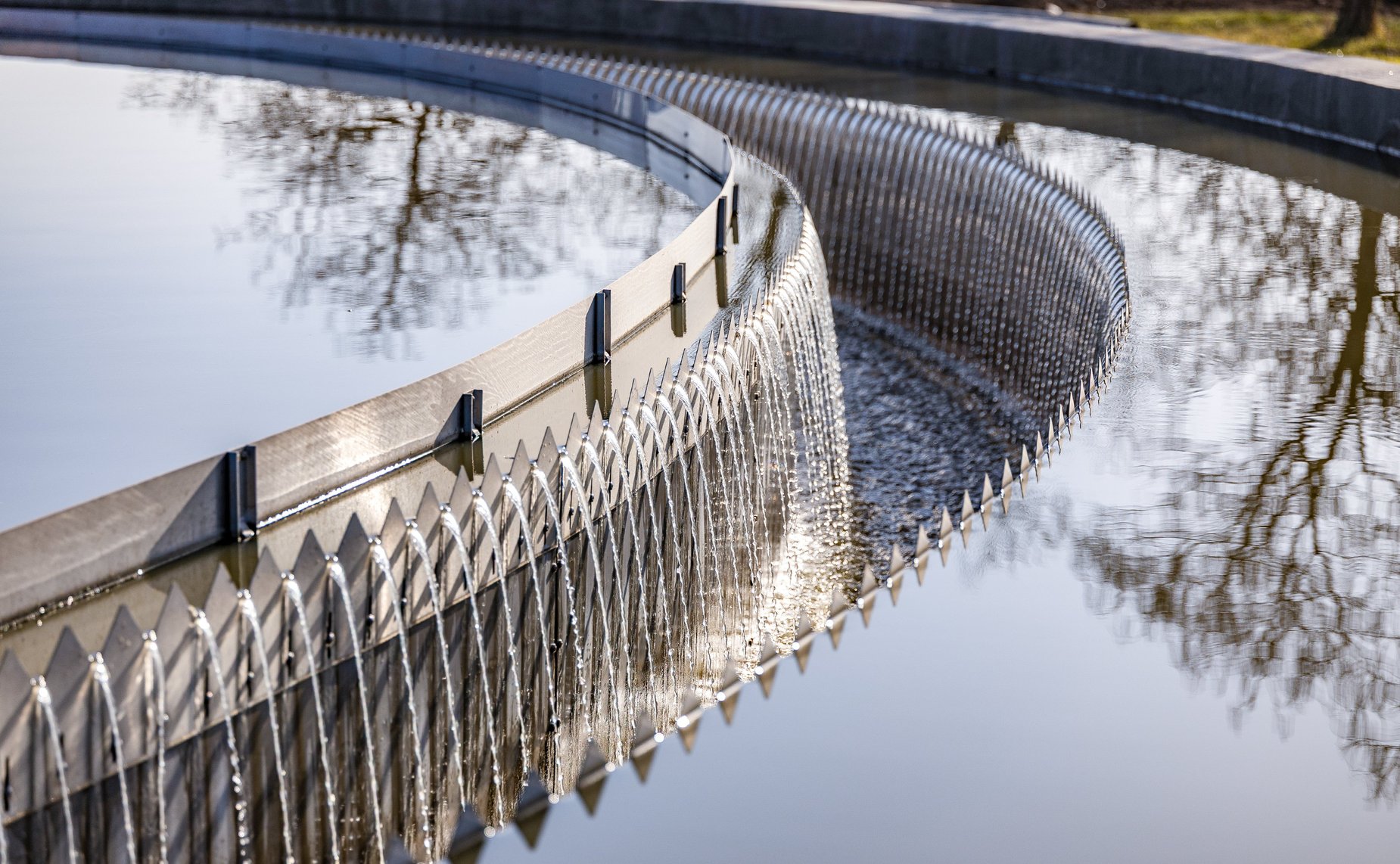 Первый заместитель Председателя СФ Андрей Яцкин в рамках поездки в регион осмотрел ход реконструкция очистных сооружений и строительства Городской больницы скорой медицинской помощи