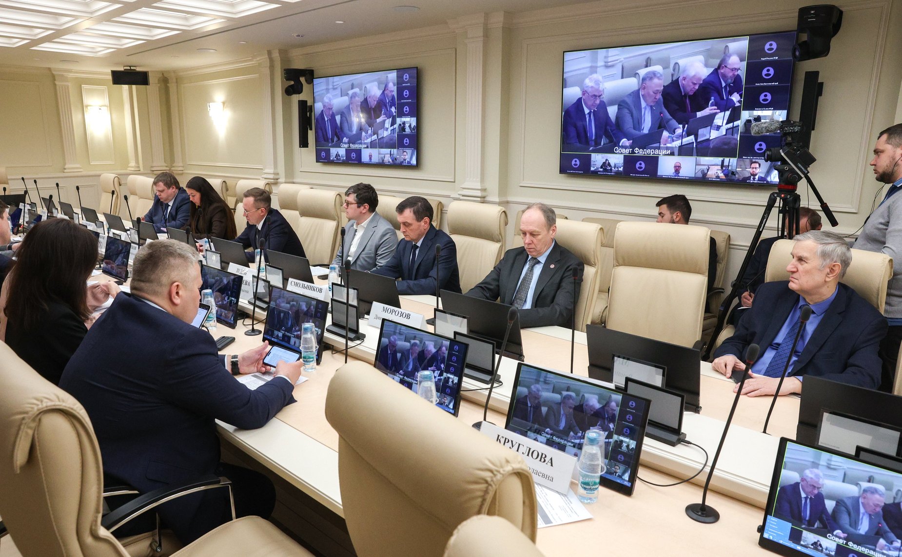 Круглый стол на тему «Арктические порты: новые мощности, судоходство, транспортировка полезных ископаемых»