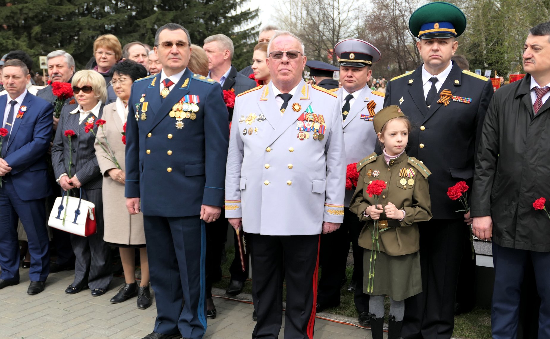 Н. Федоров принял участие в мероприятиях, посвященных празднованию годовщины Победы в Великой Отечественной войне, проходивших в Горно-Алтайске