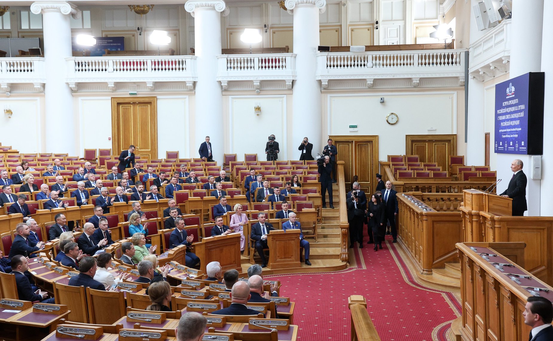 Президент Российской Федерации Владимир Путин встретился с членами Совета законодателей РФ при Федеральном Собрании