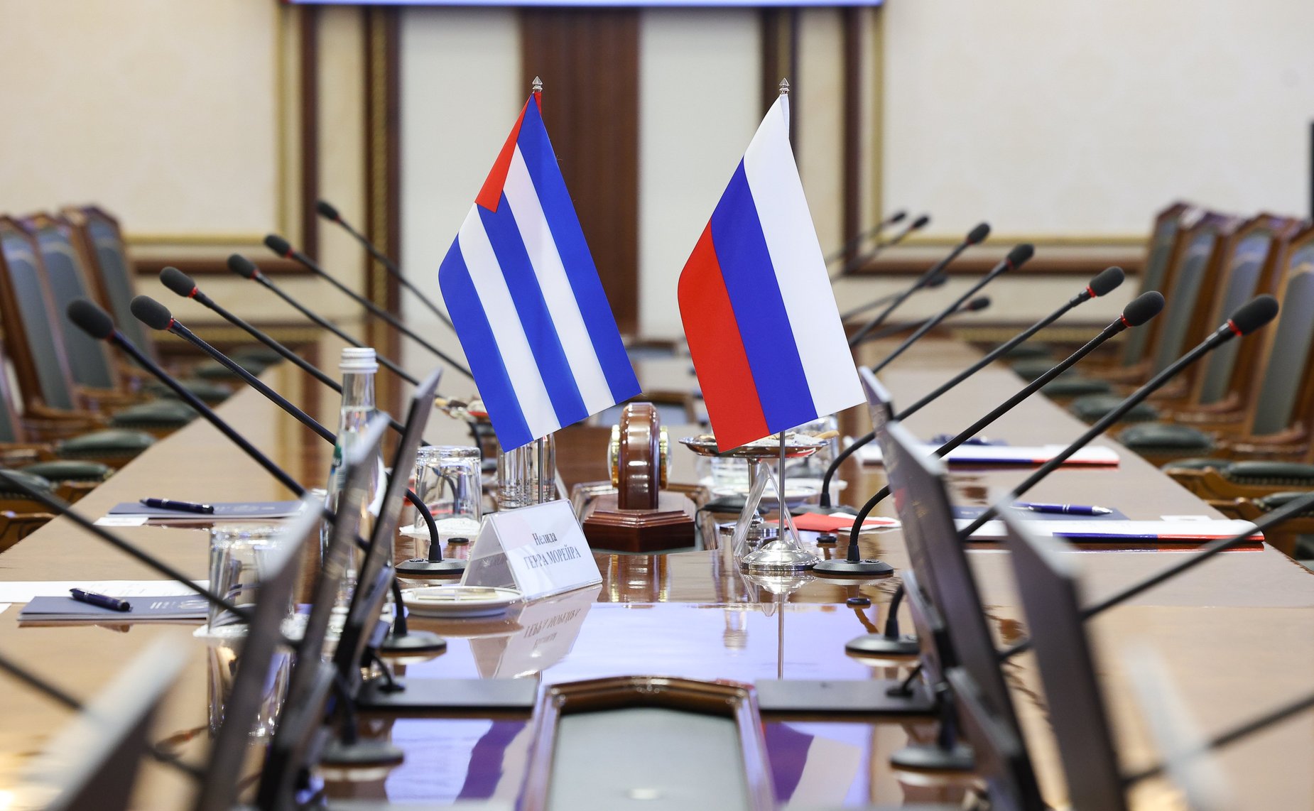 Встреча заместителя Председателя Совета Федерации Константина Косачева с Чрезвычайным и Полномочным Послом Республики Куба в РФ Хулио Антонио Гармендией Пеньей