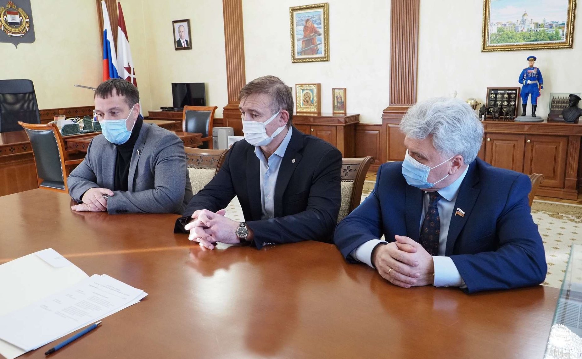 Встреча членов Комитета Совета Федерации по экономической политике Александра Брыксина и Эдуарда Исакова с главой Республики Мордовия Артёмом Здуновым и министром спорта и молодежной политики региона Александром Савиловым