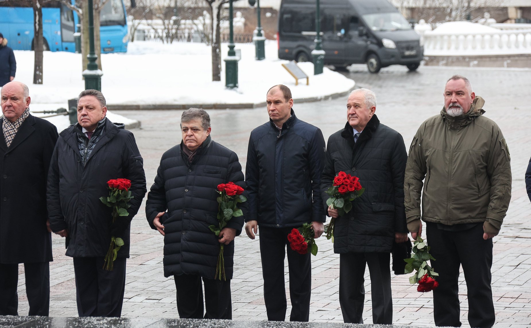 Председатель Совета Федерации Валентина Матвиенко и сенаторы РФ приняли участие в церемонии возложения цветов к Могиле Неизвестного Солдата