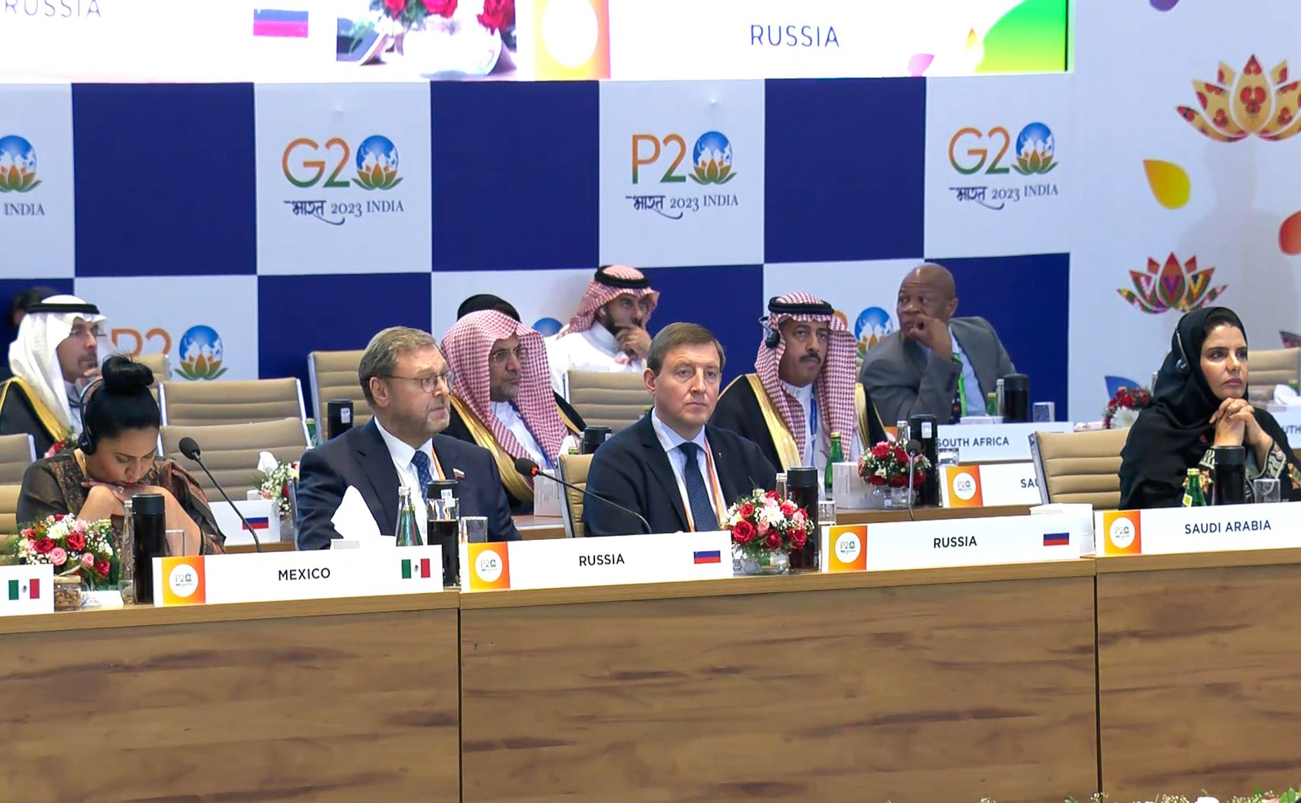 Сенаторы Рф приняли участие в дискуссии в рамках четвертой сессии на тему «Изменение жизни людей с помощью общественных цифровых платформ»