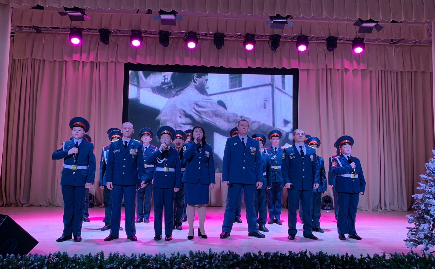 Заместитель Председателя СФ Юрий Воробьев посетил Вологодский образовательный центр – кадетскую школу «Корабелы Прионежья», где состоялись мероприятия, посвященные Дню спасателя