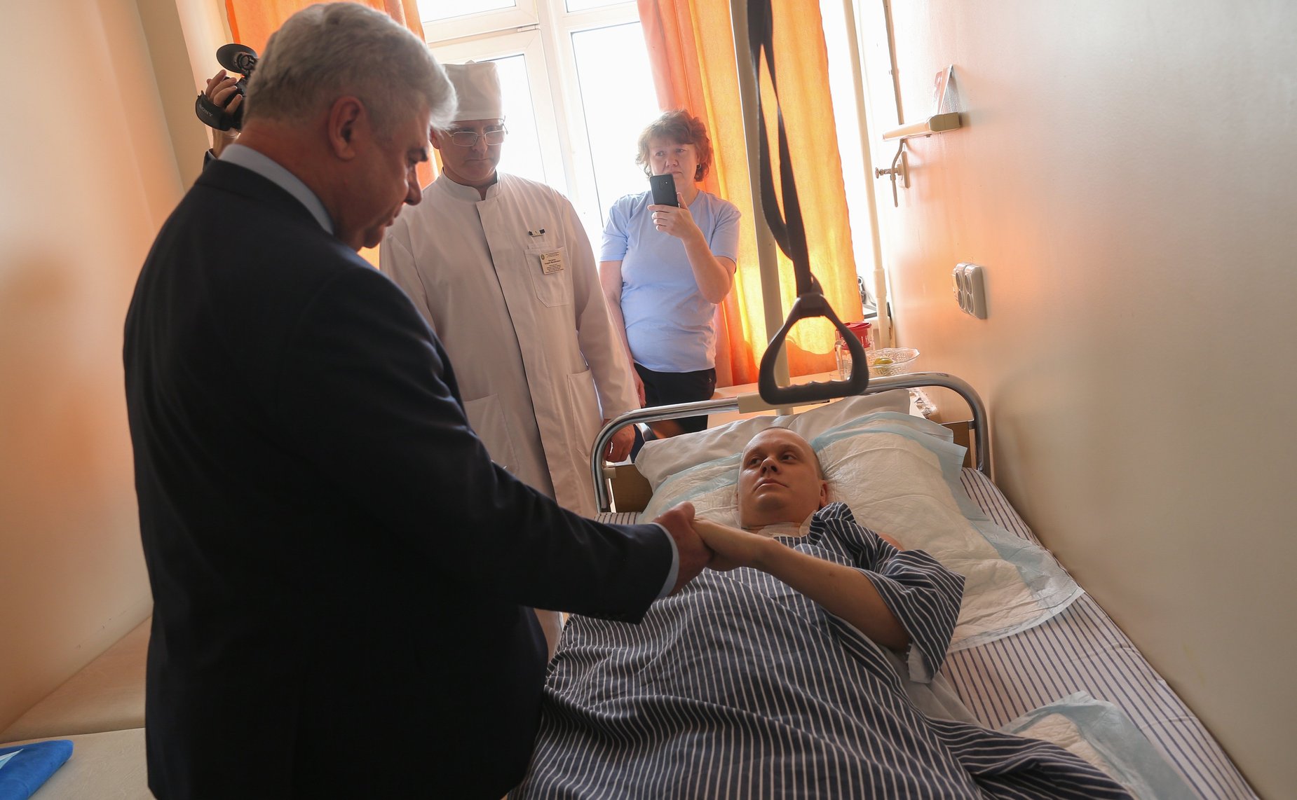 Председатель Комитета СФ по обороне и безопасности Виктор Бондарев посетил в Красногорске 3 Центральный военный клинический госпиталь имени А.А. Вишневского Министерства обороны РФ