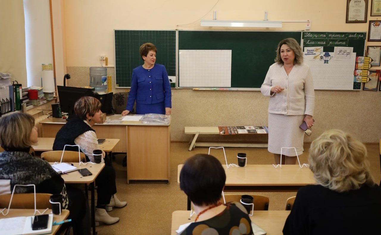 Екатерина Алтабаева встретилась с творческой группой учителей, которые преподают Севастополеведение