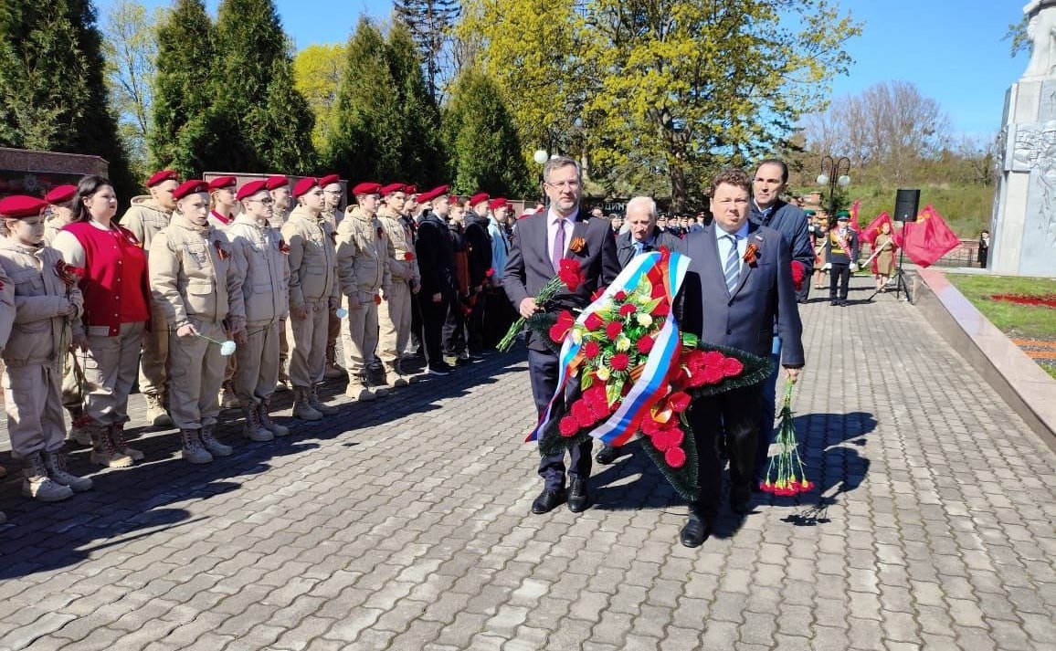 Сенаторы приняли участие в мероприятиях в Балтийске, посвященных 80-летию освобождения города
