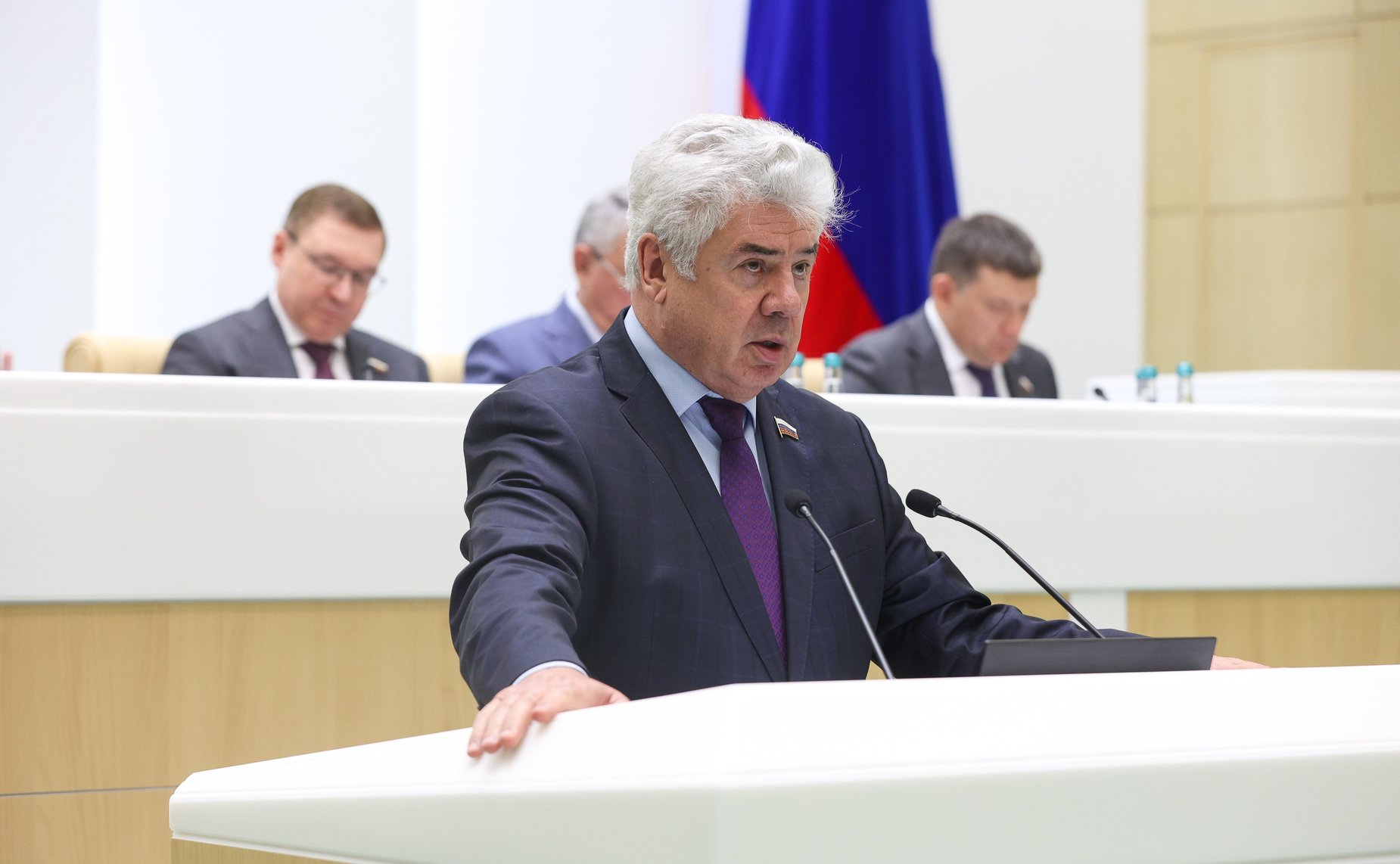 Виктор Бондарев