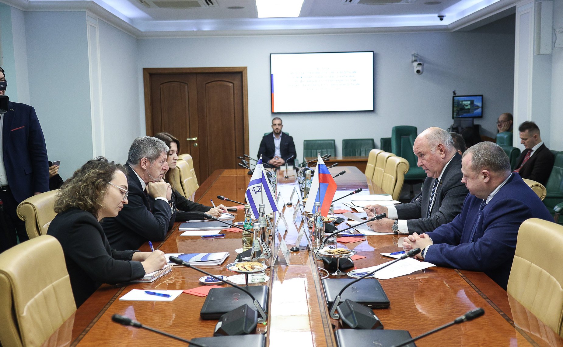 Встреча председателя Комитета СФ по международным делам Григория Карасина с Чрезвычайным и Полномочным Послом Государства Израиль в РФ Александром Бен Цви