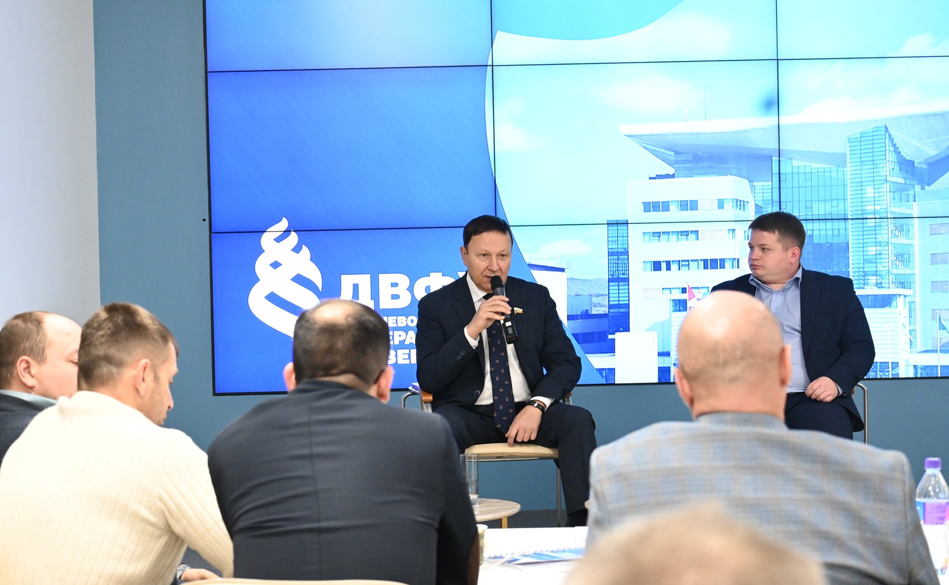 Александр Ролик провел встречу с участниками региональной программы «Герои Приморья»