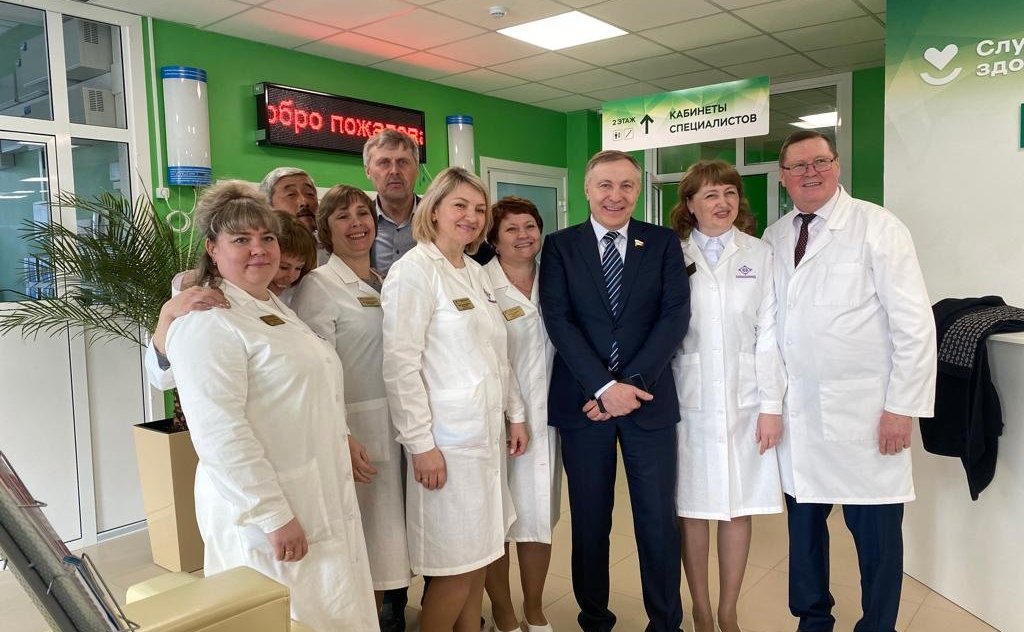 Александр Варфоломеев в рамках поездки в регион принял участие в церемонии открытия новой поликлиники в Тарбагатайском районе