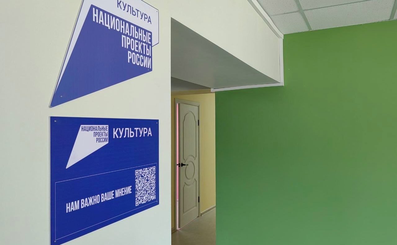 Артем Малащенков посетил детскую школу искусств в Смоленской области