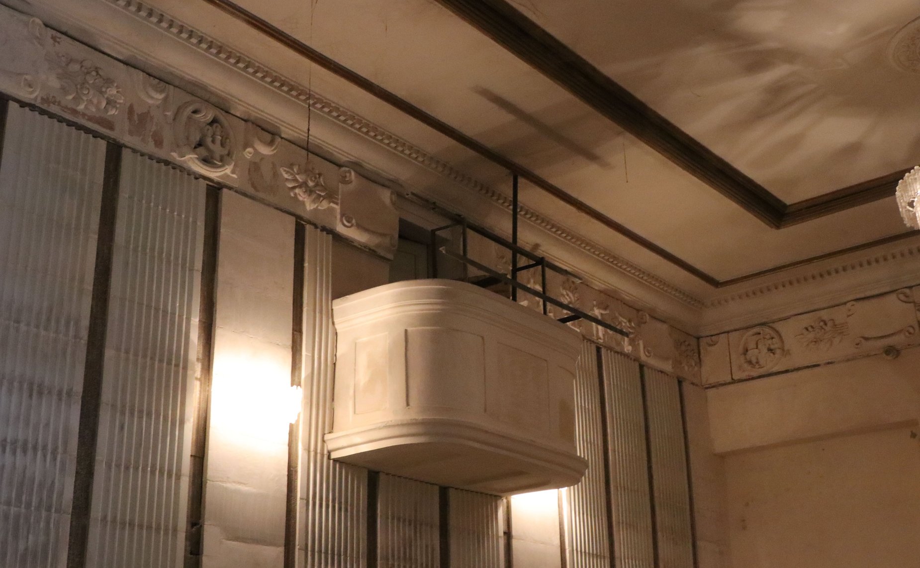 Артем Малащенков вместе с председателем Смоленской областной Думы Игорем Ляховым побывал в Вяземском районе, где идет ремонт двух досуговых учреждений