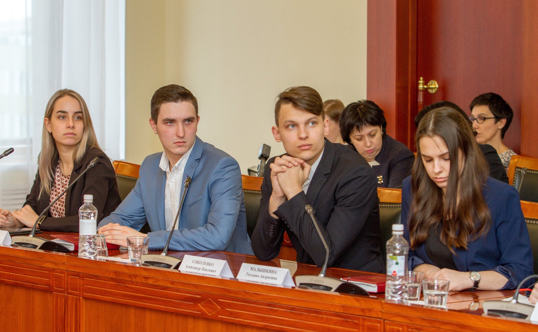 Заседание Дискуссионного клуба при Молодежном парламенте области