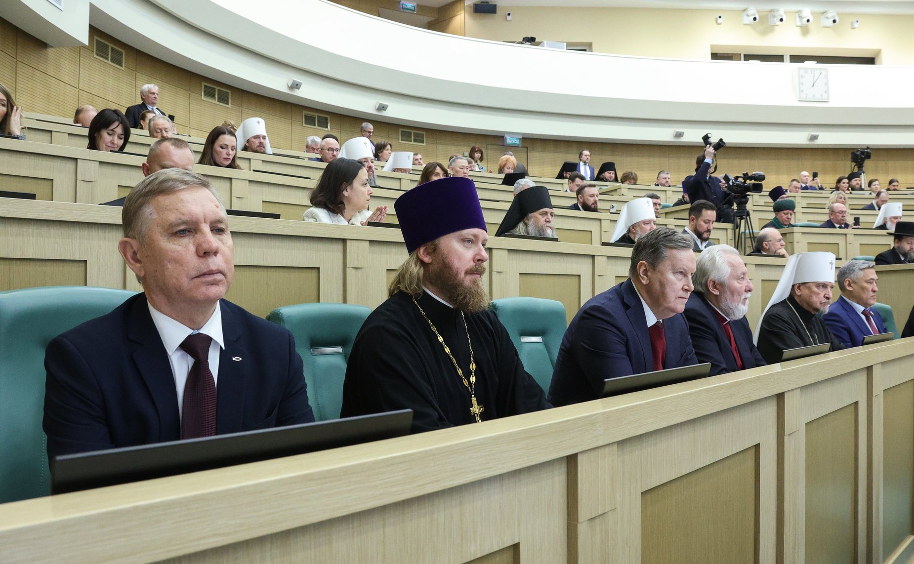 Пленарное заседание ХII Рождественских парламентских встреч