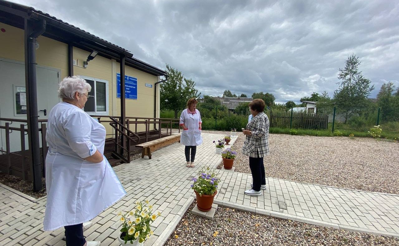 Елена Бибикова проинспектировала ход строительства и ремонта объектов здравоохранения и образования в муниципалитетах Псковской области