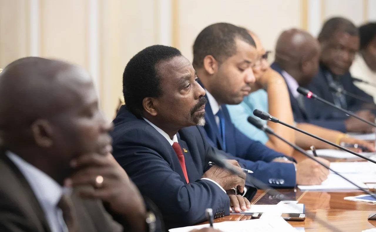 Встреча С. Мартынова с первым заместителем Председателя Ассамблеи Республики Мозамбик, Руководителем Административного совета Ассамблеи Антониу Жозе Амелией