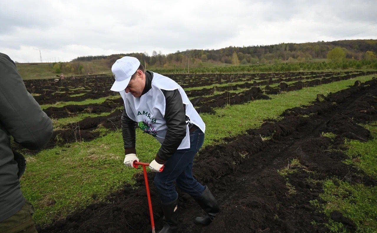 Олег Голов принял участие в международной акции «Сад памяти»