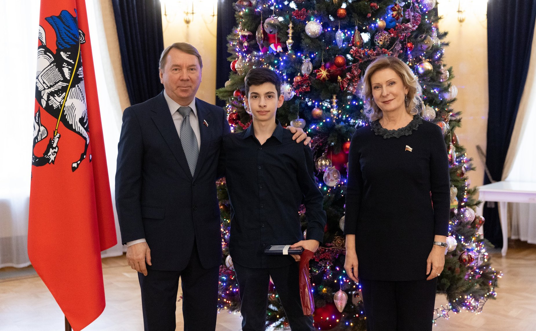 Инна Святенко и Владимир Кожин вручили награды детям-героям