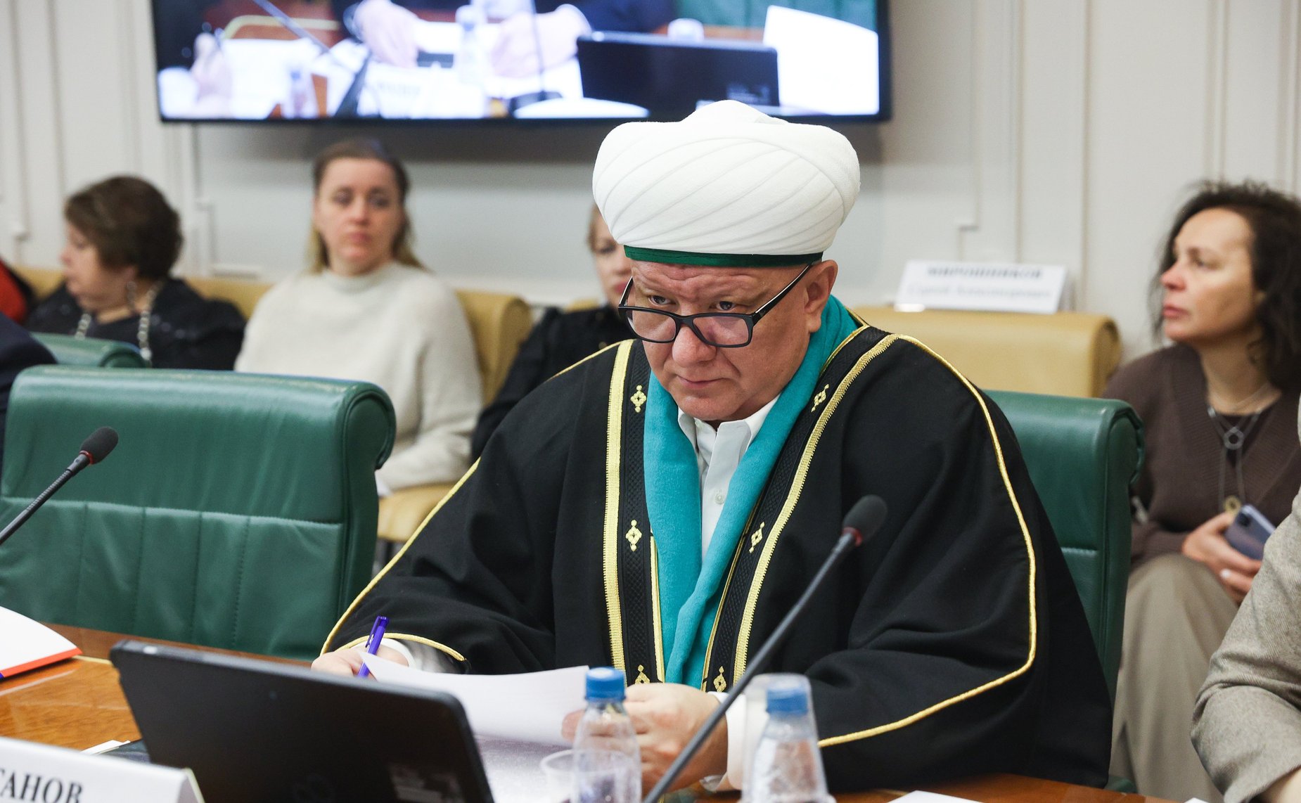 Круглый стол «Становление современной общественно-государственной модели воспитания гражданина и патриота (анализ опыта взаимодействия государственных и религиозных институтов)» (в рамках XIV Рождественских парламентских встреч)