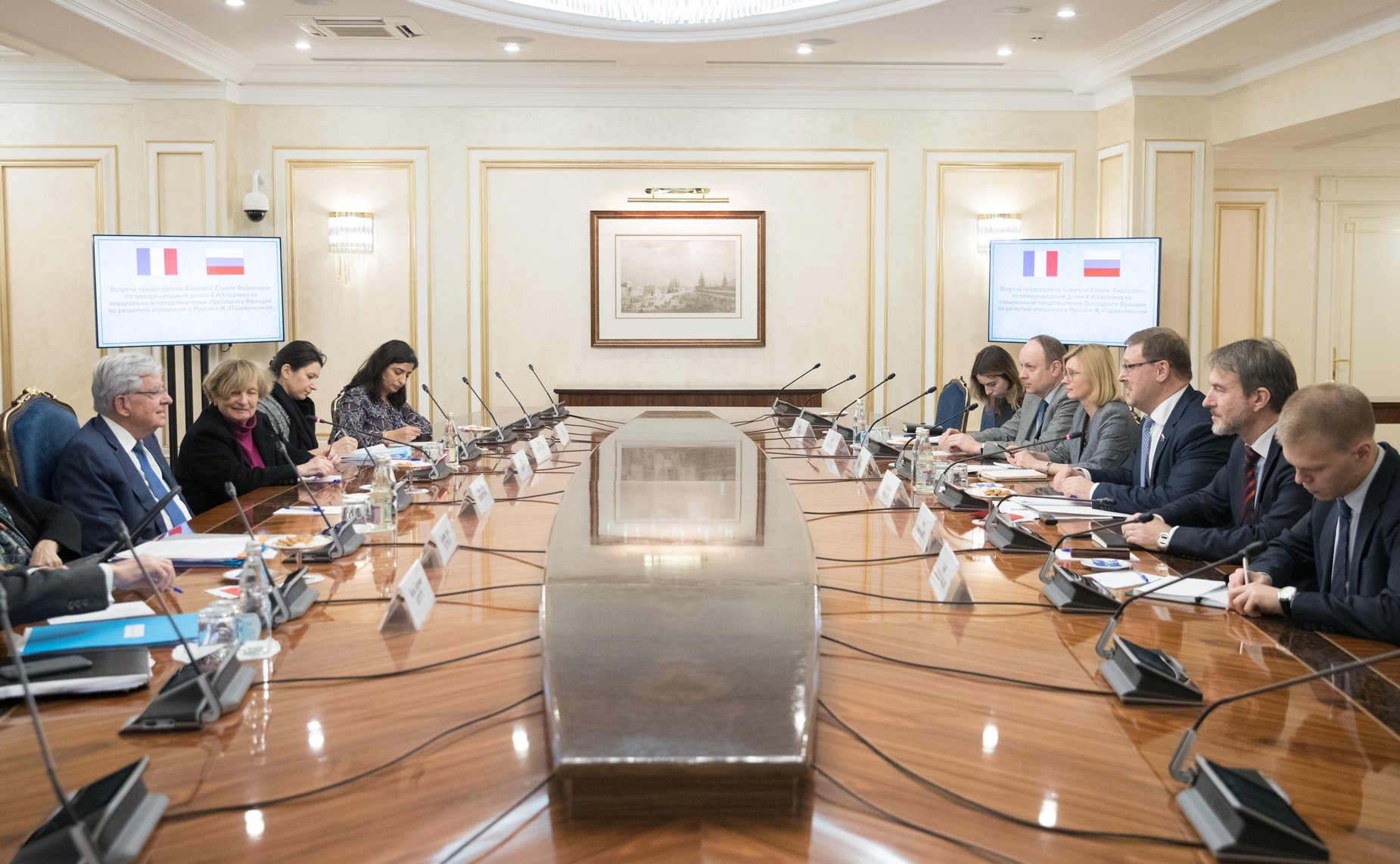 Константин Косачев провел встречу со специальным представителем Президента Франции по развитию отношений с Россией Жан-Пьером Шевенманом