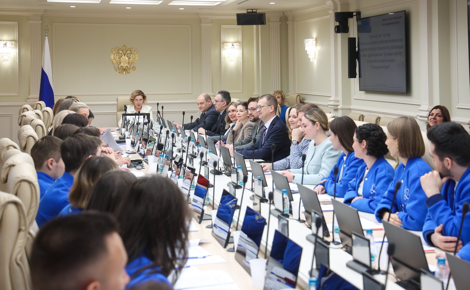 Круглый стол Комитета СФ по социальной политике «Актуальные вопросы совершенствования мер поддержки молодых специалистов, работающих в сфере здравоохранения (в рамках проекта «Всероссийская научная школа «Медицина молодая»)»