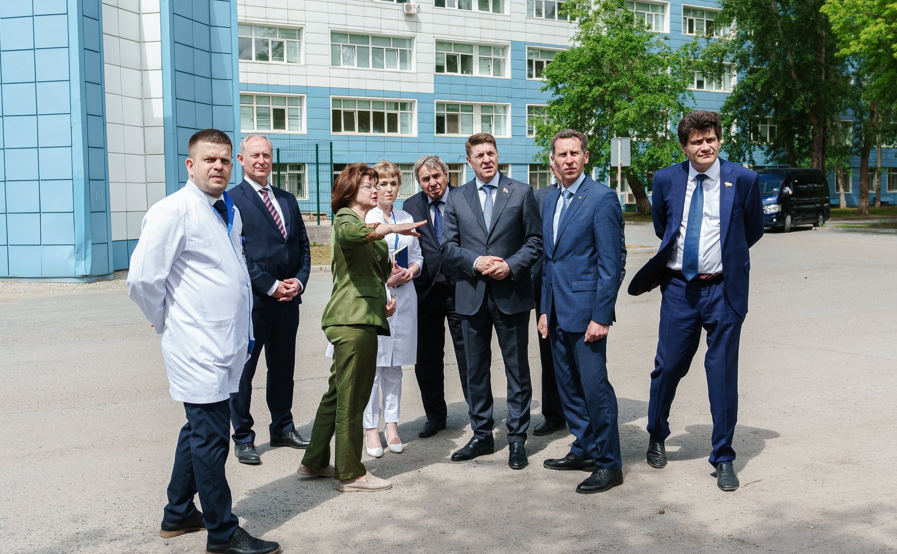 Сенаторы РФ осмотрели площадку строительства приемно-диагностического корпуса государственного бюджетного учреждения здравоохранения Тюменской области «Областная клиническая больница №2»