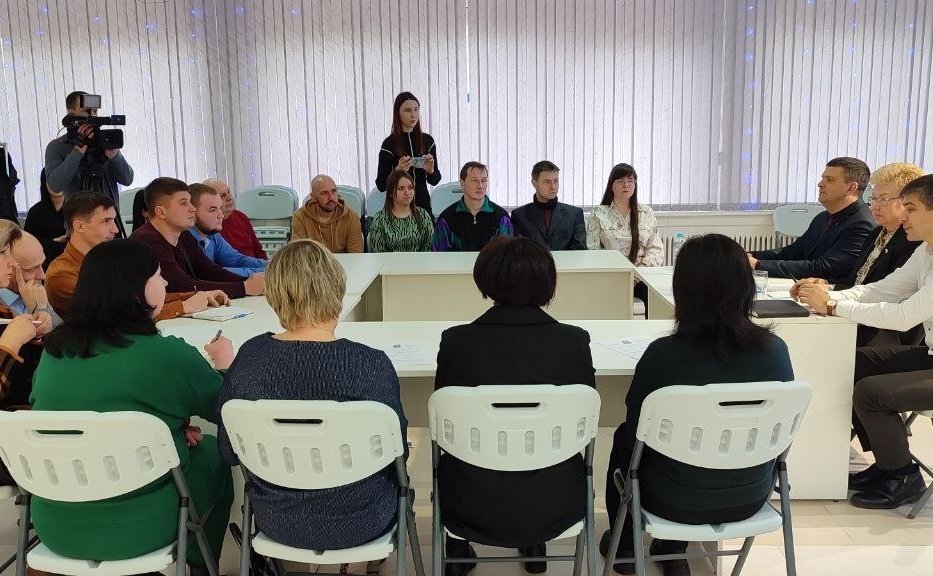 Ольга Бас провела встречу с педагогами ЛНР