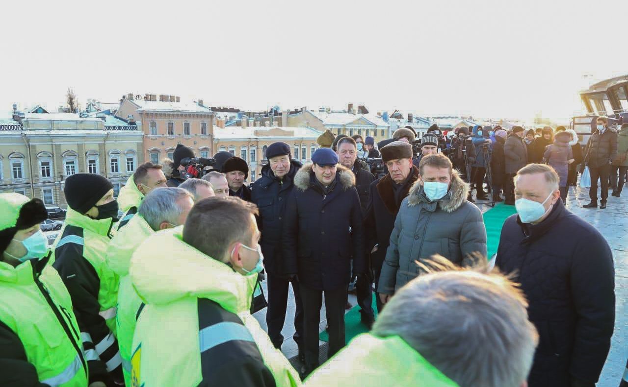 Сергей Митин принял участие в церемонии подъёма государственного флага России перед выходом на промысловые испытания крупнотоннажного траулера-процессора «Баренцево Море»