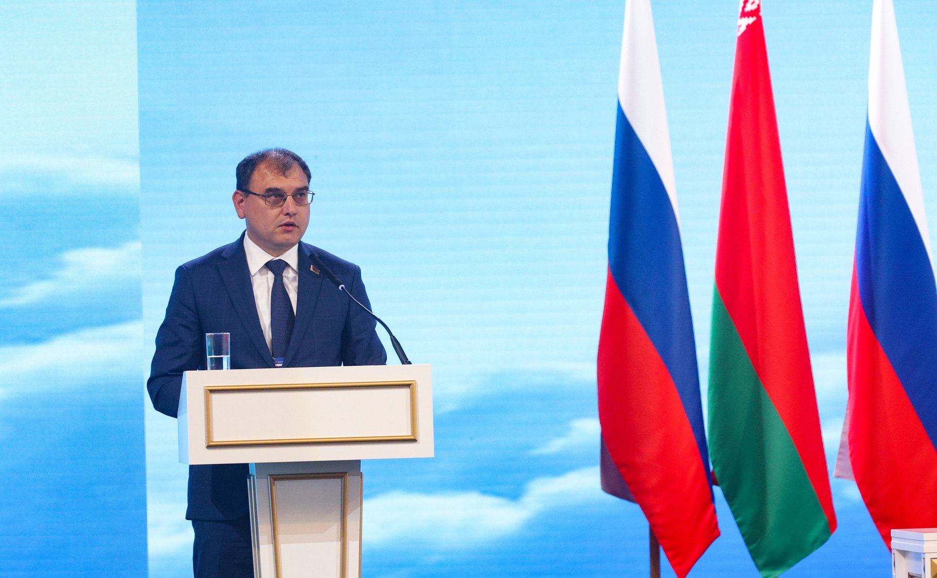 Пленарное заседание ХI Форума регионов Беларуси и России