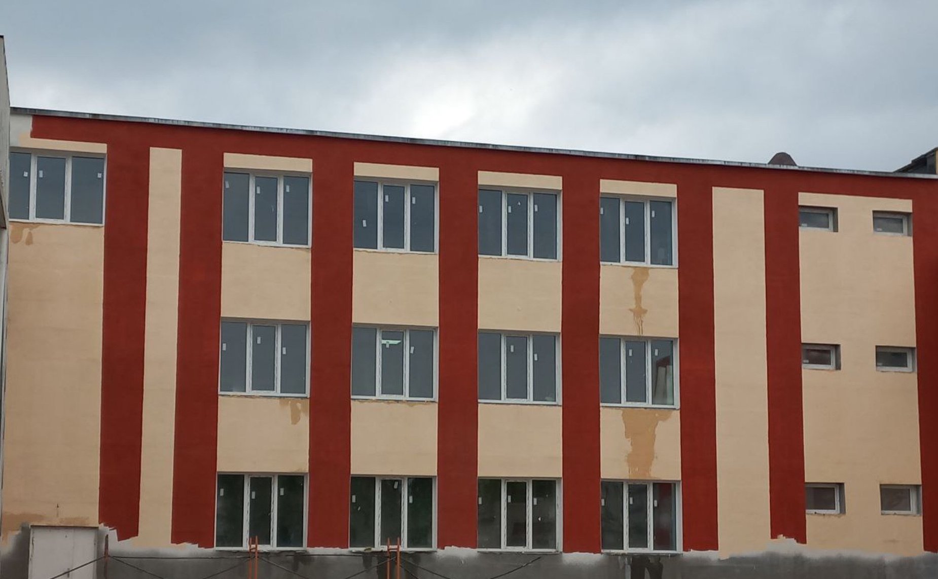 Валерий Радаев в рамках работы в регионе проконтролировал ход капитального ремонта образовательных учреждений