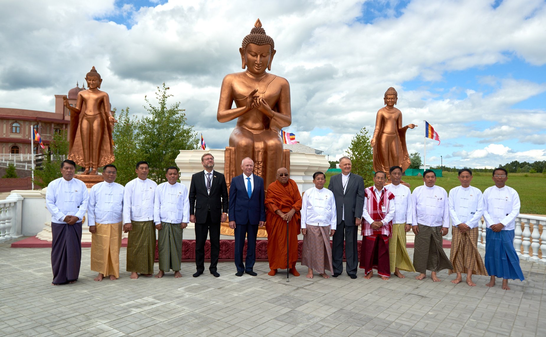 Заместитель Председателя Совета Федерации Константин Косачев принял участие в торжественной церемонии открытия Культурного центра Мьянмы в парке-музее «ЭТНОМИР»