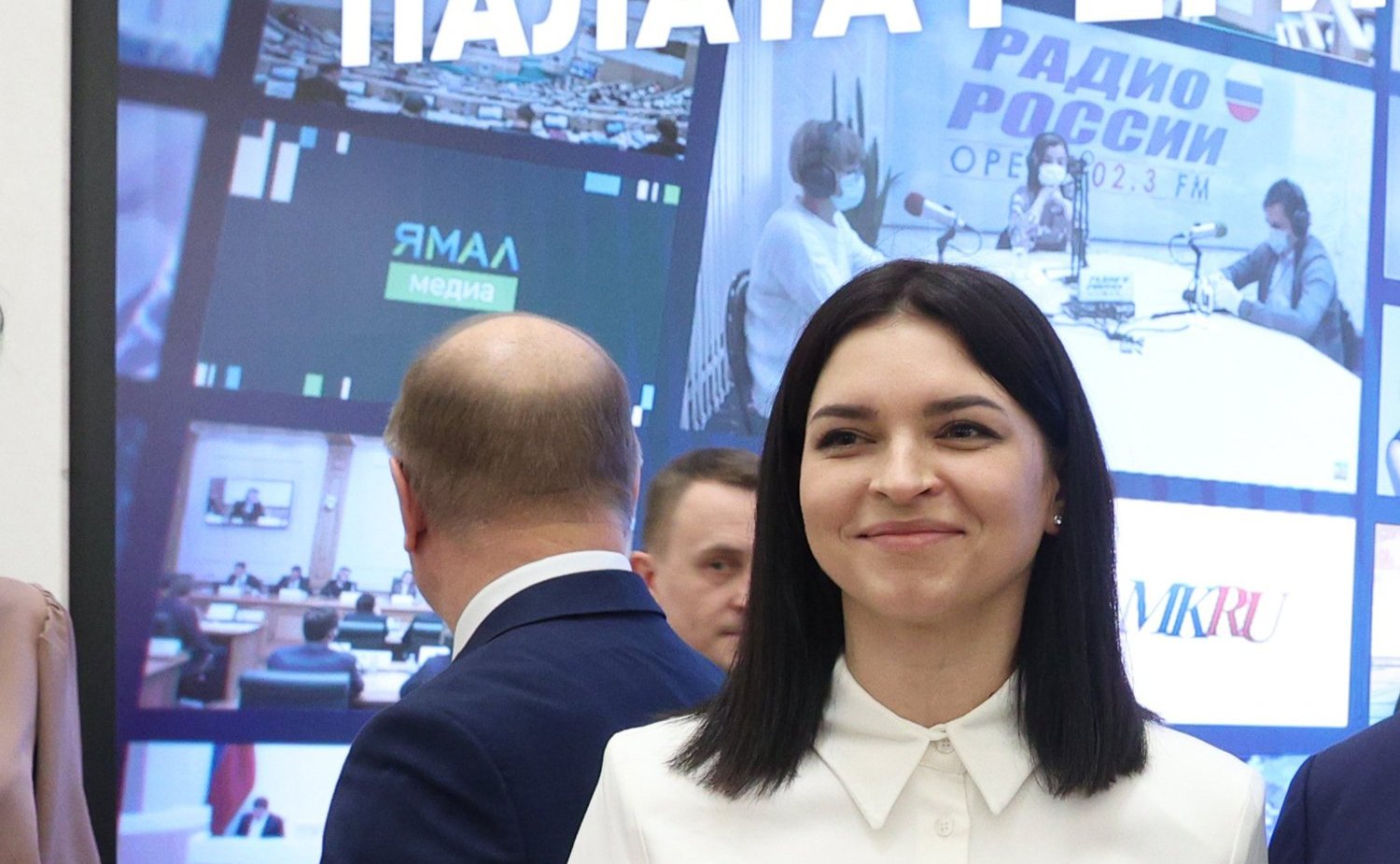 Татьяна Гигель в ходе рабочей поездки в регион поздравила тележурналистку ГТРК «Горный Алтай» Наталью Стрелецкую с достойной победой в конкурсе на лучшее освещение парламентской деятельности в российских СМИ