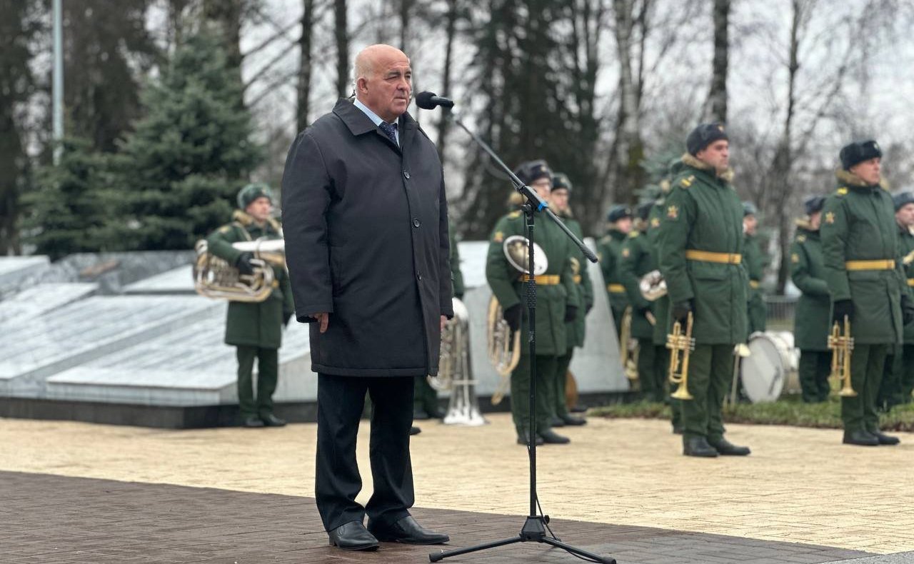 Светлана Кириллова приняла участие в возложении цветов к мемориалу Вечный огонь в Костроме