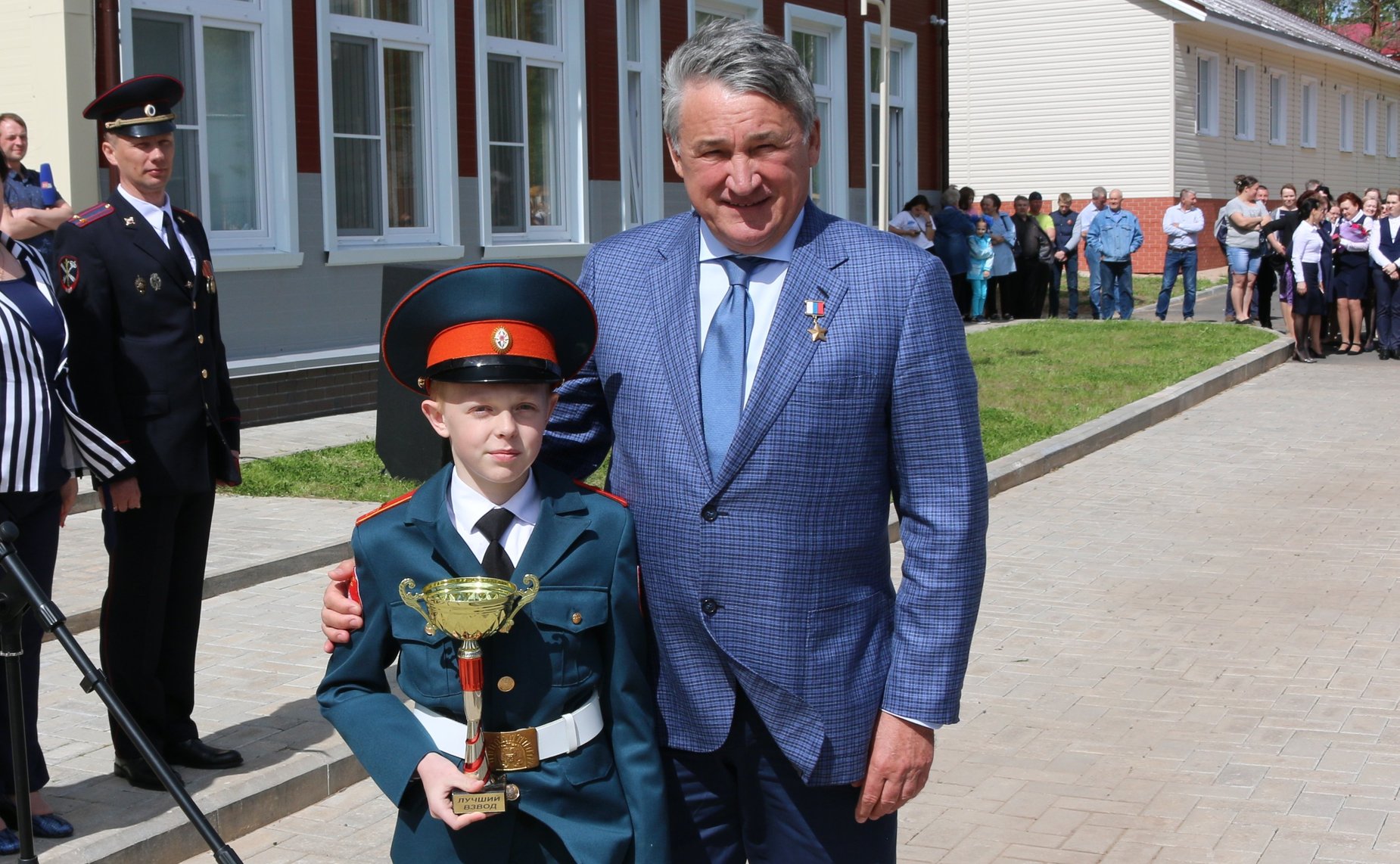 Ю. Воробьев поздравил кадетов школы «Корабелы Прионежья» с окончанием учебного года