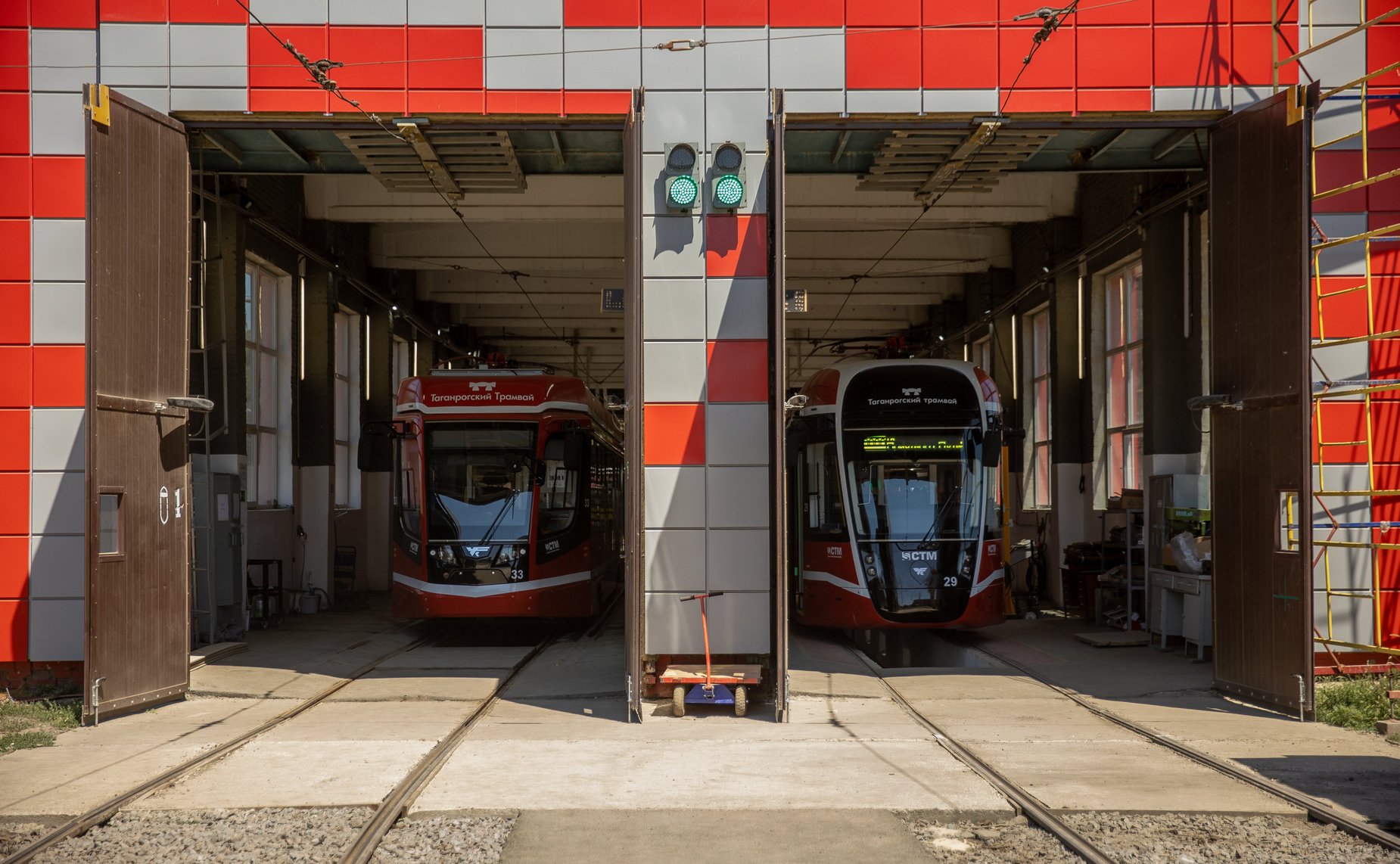 Андрей Яцкин в рамках рабочей поездки в регион осмотрел ход строительства депо и трамвайных путей в Таганроге