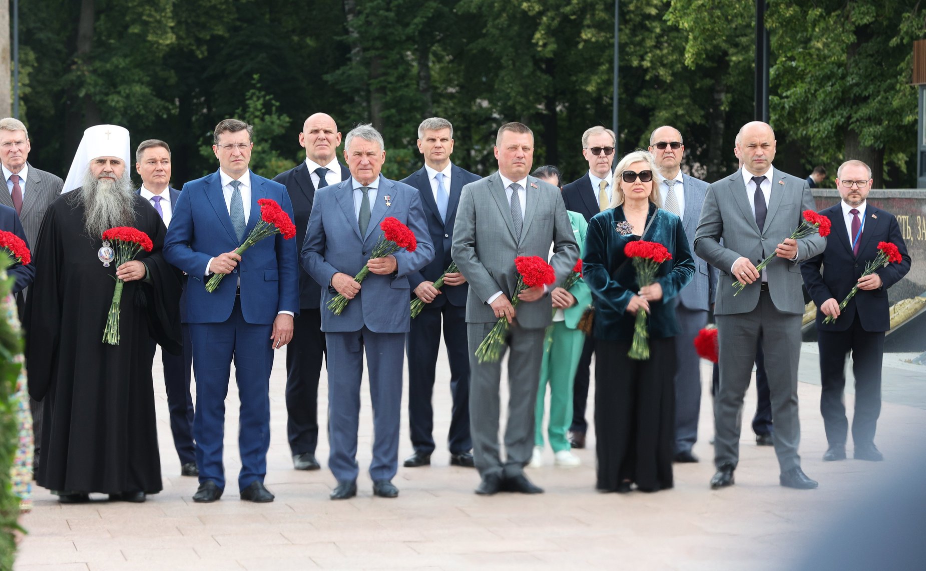 Церемония возложения венков к Вечному огню