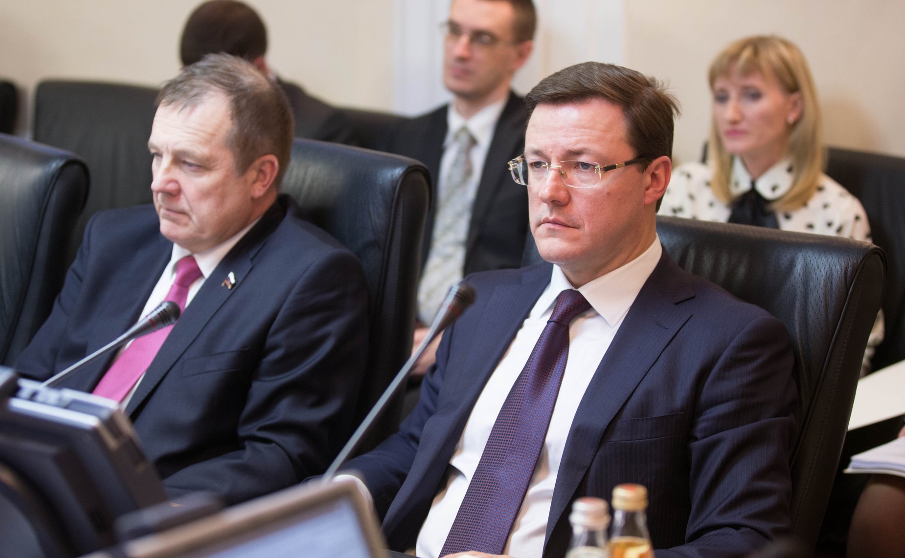 Д. Азаров и С. Катанандов Парламентские слушания на тему «Совершенствование законодательства в части финансового обеспечения расходных обязательств бюджетов субъектов РФ и муниципальных образований»