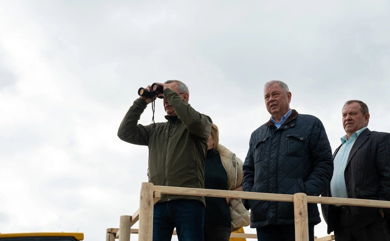 Анатолий Артамонов в селе Пеневичи Хвастовичского района Калужской области принял участие в торжественном открытии нового современного животноводческого комплекса