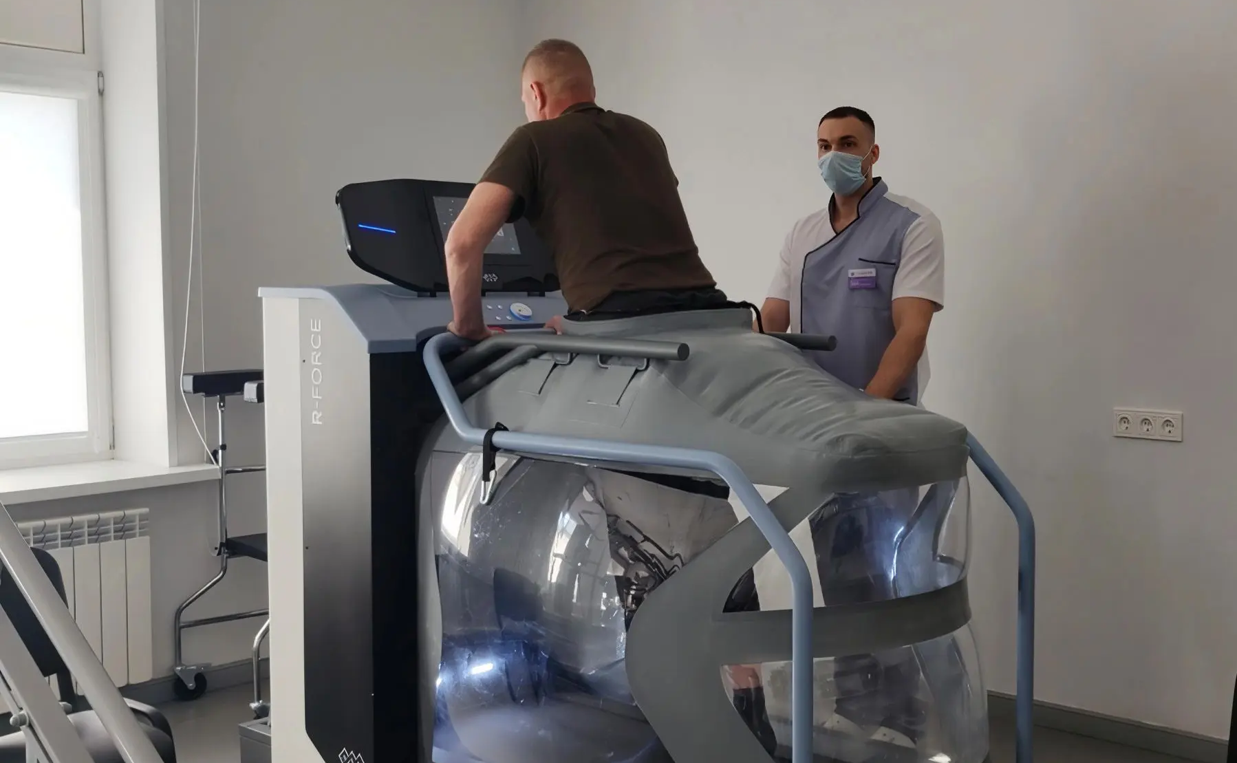 Александр Ролик в ходе работы в регионе ознакомился с организацией комплексной реабилитационной помощи, побеседовал с пациентами и провел встречу с коллективом