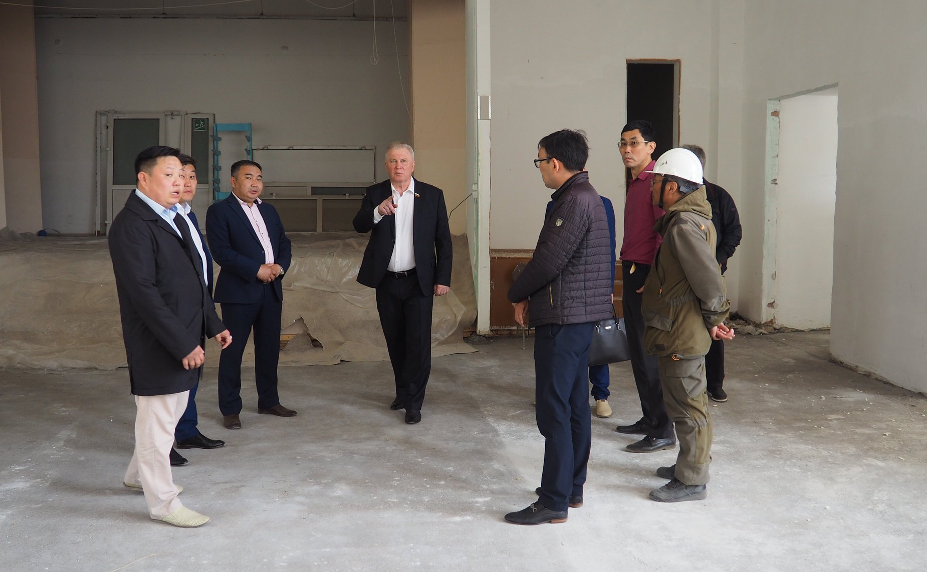 Вячеслав Наговицын ознакомился с ходом капитального ремонта образовательных учреждений региона