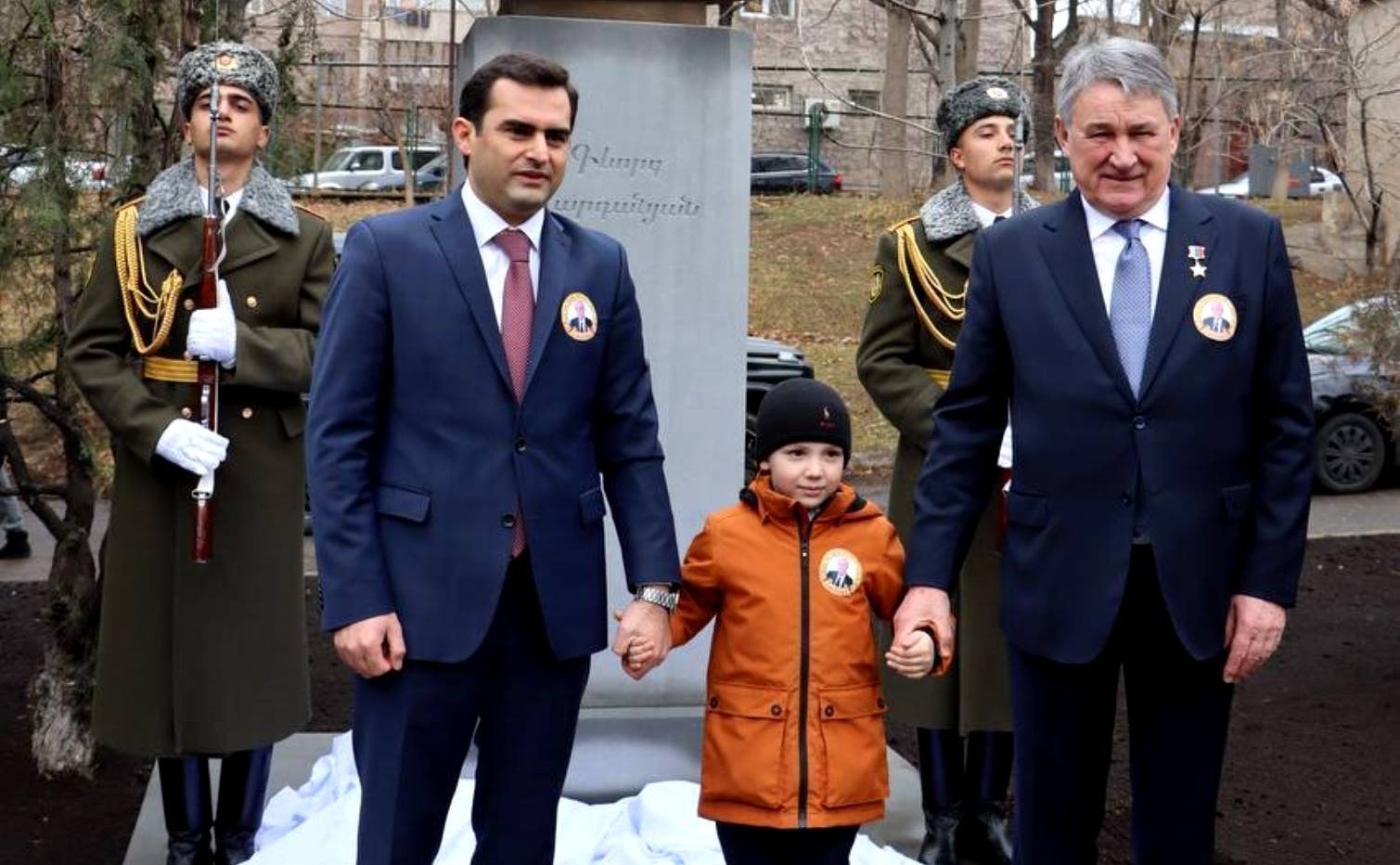 Торжественное открытие бюста в честь легендарного советского разведчика, Героя Советского Союза Геворга Варданяна