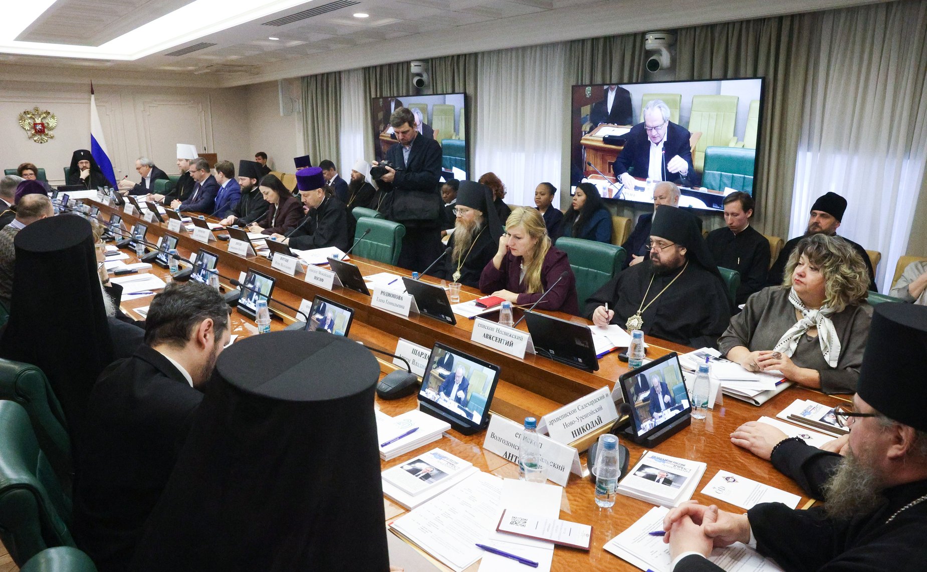 Круглый стол «Становление современной общественно-государственной модели воспитания гражданина и патриота (анализ опыта взаимодействия государственных и религиозных институтов)» (в рамках XIV Рождественских парламентских встреч)