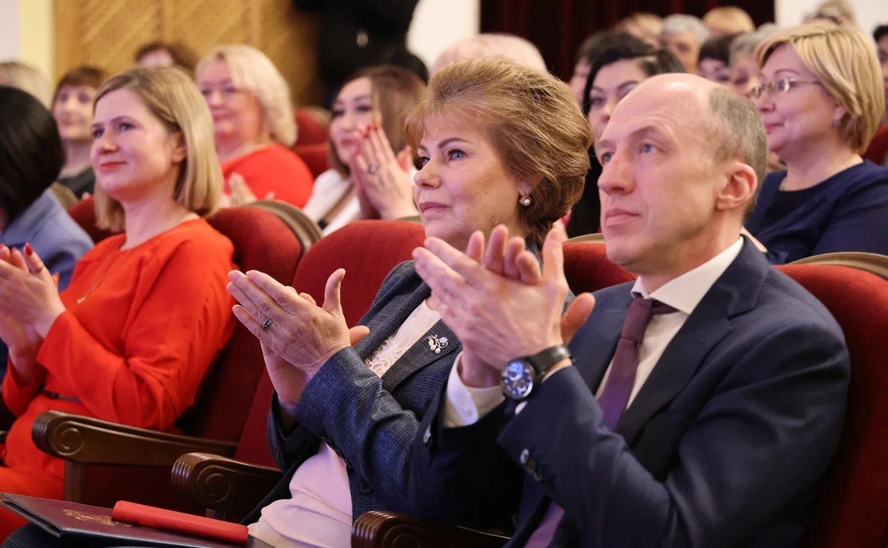 Татьяна Гигель в ходе рабочей командировки по региону приняла участие в торжественном собрании, посвященном празднованию Международного женского дня 8 Марта