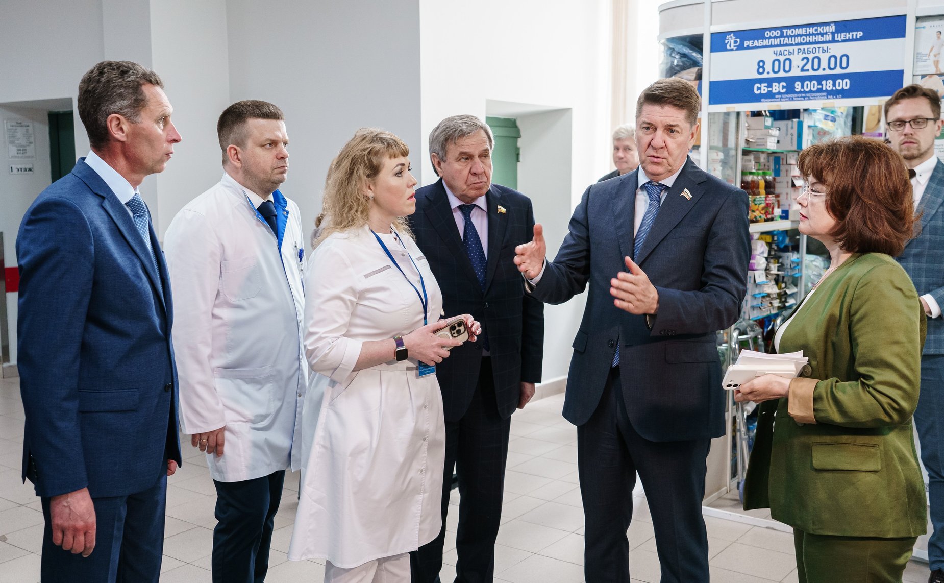 Сенаторы РФ осмотрели площадку строительства приемно-диагностического корпуса государственного бюджетного учреждения здравоохранения Тюменской области «Областная клиническая больница №2»